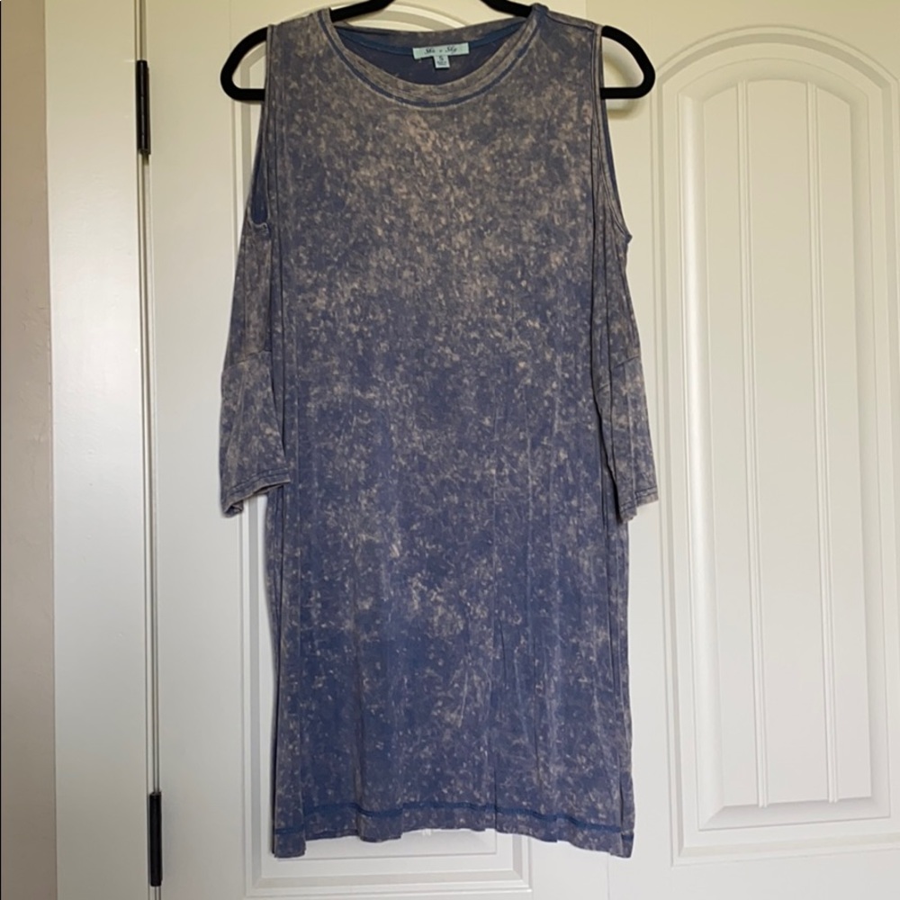 Dress - Picture 1 of 3